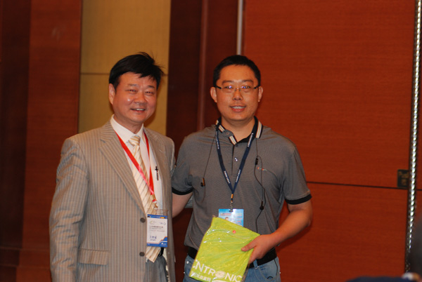 与获奖网友合影留念