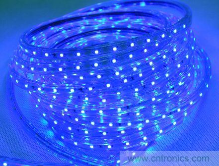 LED灯的?；? /><br />
LED灯的?；?/div>
<br />
<strong>LED灯?；じ醚≡衲闹直；て骷?/strong><br />
<br />
1、我们可以选择使用瞬态电压抑制二极管(简称TVS)。瞬态电压抑制二极管是一种二极管形式的高效能?；て骷５彼牧郊艿椒聪蛩蔡吣芰砍寤魇?能以10的负12次方秒极短时间的速度,使自己两极间的高阻立即降低为低阻,吸收高达数千瓦的浪涌功率,把两极间的电压箝位在一个预定的电压值,有效的?；ち说缱?线路中的精密元器件。瞬态电压抑制二极管具有响应时间快、瞬态功率大、漏电流低、击穿电压偏差一致性好、箝位电压较易控制、无损坏极限、体积小等优点。<br />
<br />
但是在实际使用中发现不是很理想。首先是要寻找满足要求电压值的TVS器件很不容易。TVS器件主要应用于防雷和避雷,以及220V以上的过电压吸收等,而LED灯的供电电压一般是24V或12V,这种电压值的TVS成品很少,试验不好进行。同时我们知道：LED光珠的损坏主要是因为电流过大使芯片内部过热造成的。TVS只能探测过电压不能探测过电流。过电压肯定是过电流的原因,但是要选择合适的电压?；さ愫苣颜莆?这种器件就无法生产也就很难在实际中使用。<br />
<br />
2、我们可以选择自恢复保险管。自恢复保险管又称为高分子聚合物正温度热敏电阻PTC,是由聚合物与导电粒子等构成。在经过特殊加工后,导电粒子在聚合物中构成链状导电通路。当正常工作电流通过(或元件处于正?；肪澄露?时,PTC自恢复<a  target=