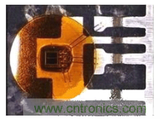 图2：对于车用级R2Coupler产品如ACPL-M43T光电耦合器，Avago使用双线强化关键功能连接