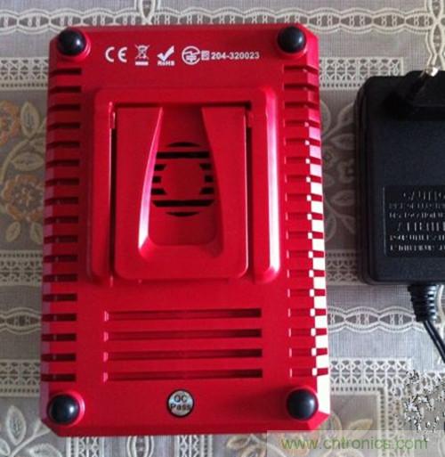 带蓝牙功能顶级充电器拆解