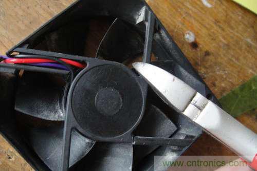 想减少电费吗？DIY一个迷你风力发电机吧