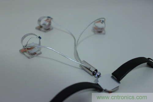 LED多点触控手套DIY：把各部分焊接起来，测试