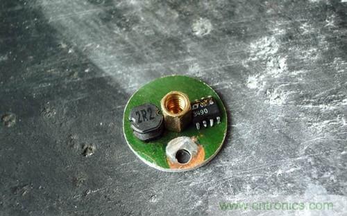 DIY小手电:纯手工刻板改造5号电池小手电