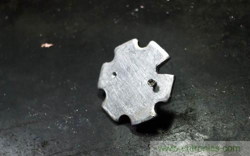 DIY小手电:纯手工刻板改造5号电池小手电