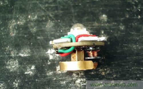 DIY小手电:纯手工刻板改造5号电池小手电