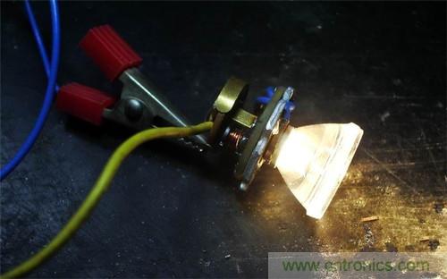 DIY小手电:纯手工刻板改造5号电池小手电