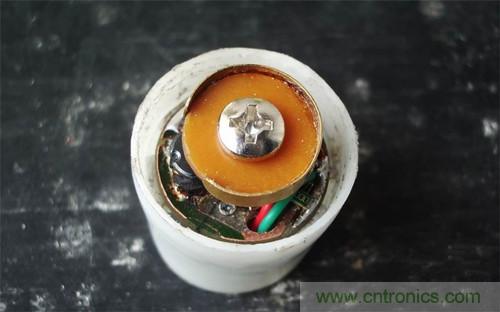 DIY小手电:纯手工刻板改造5号电池小手电