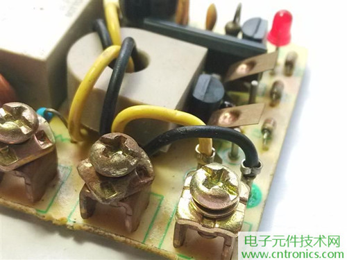 漏电保护器拆解：结构有差异，做工不错