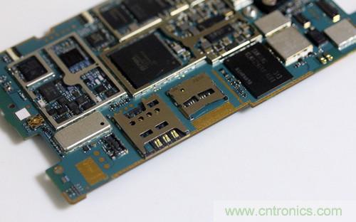 拆解4G新机索尼M35t：用料十足，易于维修