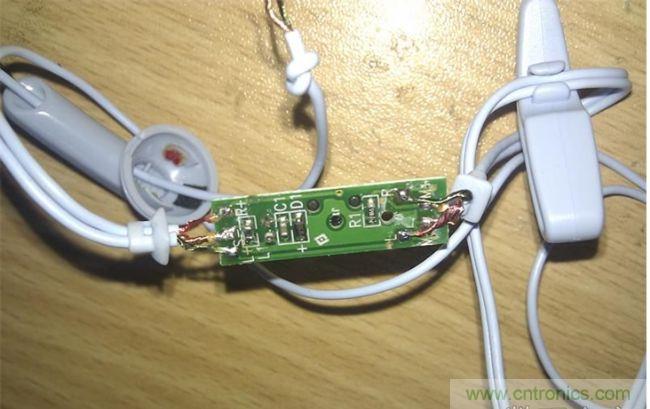 背面：电阻，电容，电感。接线图也有标注。很复杂的线控。