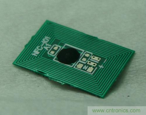 一分钱一分货！带NFC功能蓝牙耳机拆解