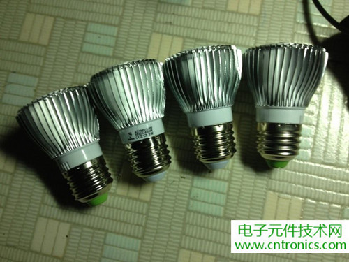 两款LED灯泡拆解对比