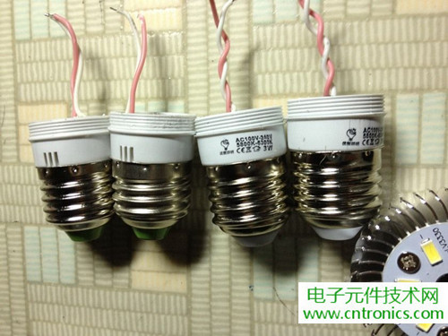 两款LED灯泡拆解对比