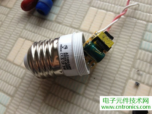两款LED灯泡拆解对比