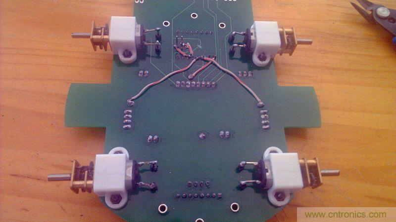 牛人力作！PCB版蓝牙智能小车DIY