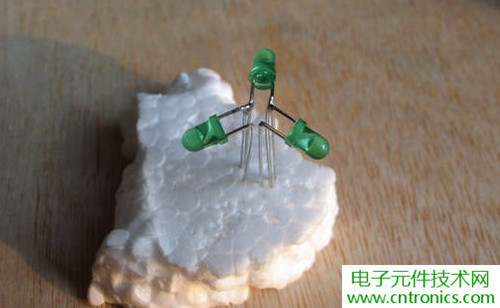 工科男的圣诞礼物:简易LED圣诞树DIY