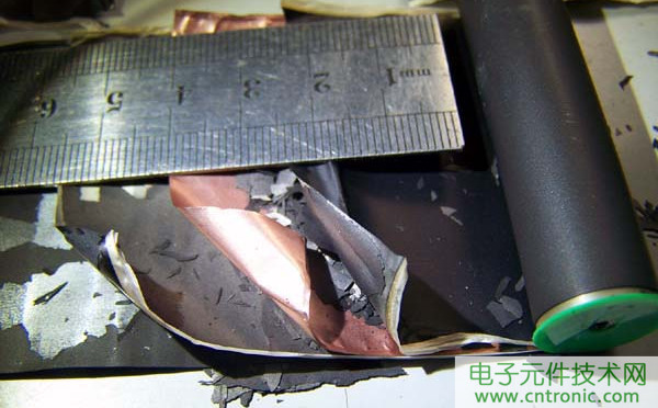 笔记本电池拆解，探秘电池内部结构