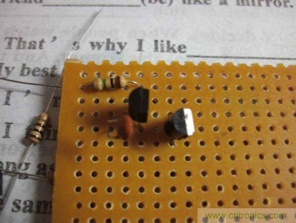 DIY音频发射器元件排好位置