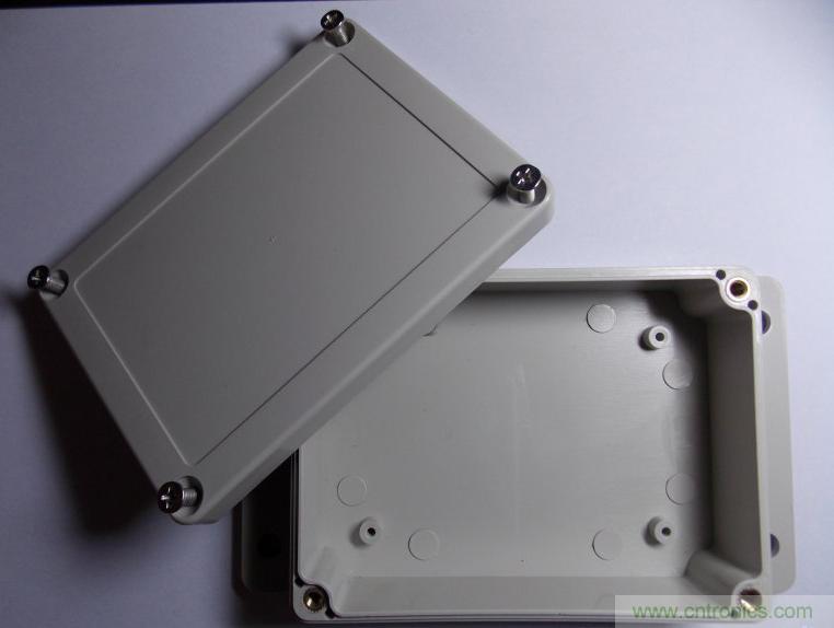 牛人全手工DIY:微电脑智能温控市电开关