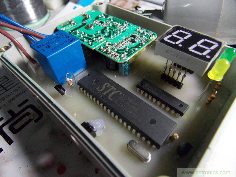 牛人全手工DIY:微电脑智能温控市电开关