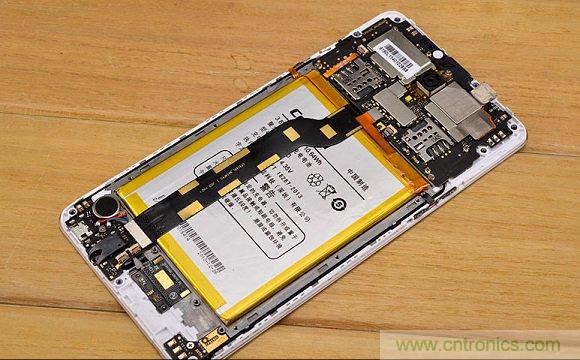 酷派S6内部主板布局