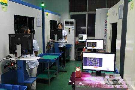 高速飞针机整齐排列作业