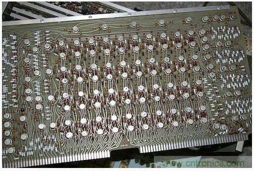 经典怀旧拆解！历史弥留的可编程科学计算器 from 1966