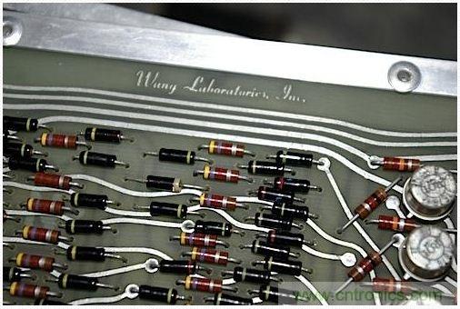 经典怀旧拆解！历史弥留的可编程科学计算器 from 1966