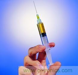 【导读】不用针头也能注射，孩子再也不用害怕打针了。日本开发的一种新型注射器不用针头而靠气泡压力注射，只需将注射器紧贴皮肤，没有疼痛感就可以将药物高精度地输送到目标位置。 　　 目前市场上也存在无针注射器，它们通常是依靠弹簧的力量产生高压来发射液体，穿透皮肤后将药物送到肌肉，但却有可能损害神经，而且多少还是有一些疼痛感。 　　 芝浦工业大学副教授山西阳子率领的研究小组新开发的这种无针注射器全长约10厘米，它利用在液体中施加电压来高速发射气泡，利用气泡破裂的力量在细胞上开出微细的孔，然后通过这个孔将含有药物的微小气泡注入细胞内部。气泡的气体收缩后，只有药物到达患部。 1 由于方向性很明确，所以新型注射器能针对局部进行高精度治疗，而且由于开出的孔只有4微米左右，所以对细胞的损害很小。 　　 这种无针注射器除能注射药物外，还可以向包括植物细胞在内的细胞内植入基因和开展治疗，有着广泛用途。研究小组准备进一步改良注射器结构，对能够注射的药量、穿孔深度等进行更详细的评估，并与企业合作，争取早日使新型注射器达到实用化程度。