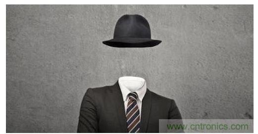 式隐形斗篷利用主动式组件与被动式超颖材料，可望进一步缩减斗篷尺寸，使其更适合个人使用