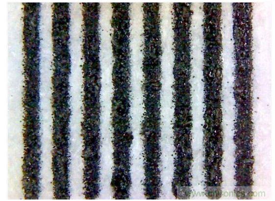 施乐(Xerox) Workcentre 5775(5mil的线宽和间距——显微镜图像)。这是一张好得多的打印图