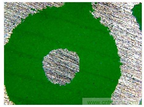 在应用密封材料后，所有空隙都被封住了