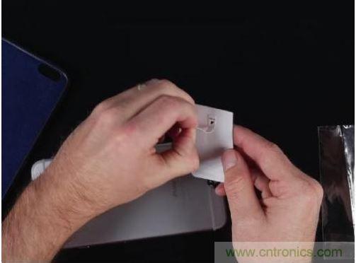 将?？樘诶隡icroUSB接口比较的地方