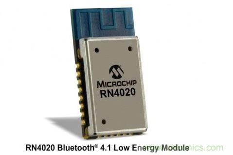 Microchip公司的RN4020?？榧闪税ㄌ煜咴谀谕暾牡凸睦堆郎淦档缏?。RN4020采用密封的10mm x17mm x 2mm封装，内置有板载陶瓷天线、2.4GHz的低功耗蓝牙收发器、带完整的嵌入式低功耗蓝牙协议栈的微控制器以及UART和USB接口。