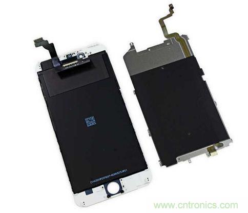 iPhone 6 Plus搭载的高清LED屏幕尺寸为5.5英寸，像素密度为401ppi，并采用了IPS（平面转换）技术。（来源：iFixit）