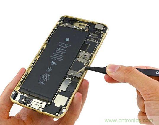 与iPhone 5S相比，电池尺寸更大，电池效率提高了16%。整部手机看起来就像一件艺术品，但看不到太多的内部构造。（来源：iFixit）