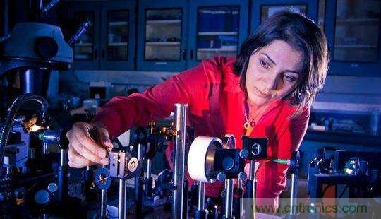 从原理及实现，看“光脑”的性能如何把“电脑”秒成渣！