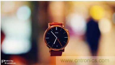 Moto 360 二代:“精益求精”的细节仍无法弥补功能的缺失