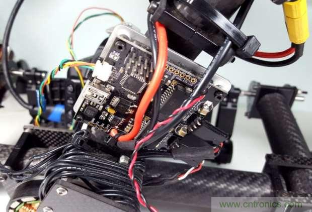 摄影发烧友：想要相机稳如鸡头，学我DIY自平衡相机稳定器