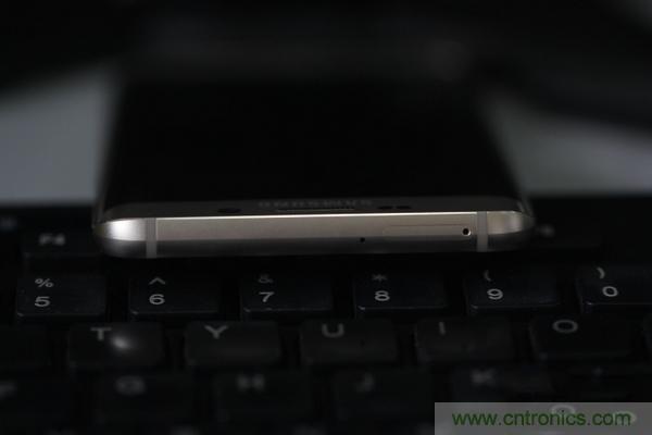 三星S6 Edge+拆解：比S6 Edge加在哪里？