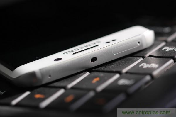 三星S6 Edge+拆解：比S6 Edge加在哪里？