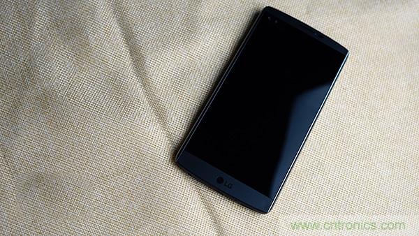 业界良心 LG V10 评测:刚毅、冷峻，不失人性化