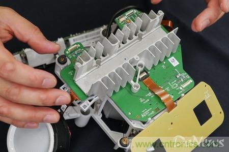 拆解笔记本不过瘾，那就来拆拆日本情感机器人吧！