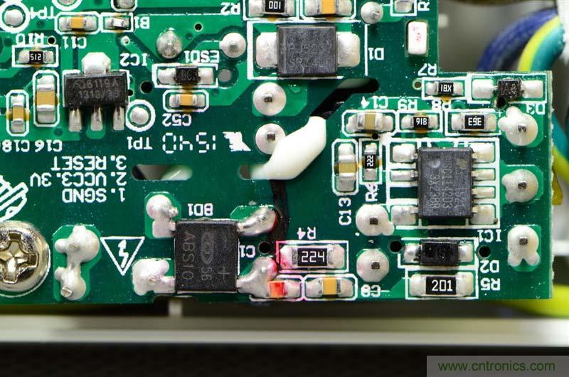 航嘉智能插线板拆解评测:看老牌机电如何”秒杀“后起之秀