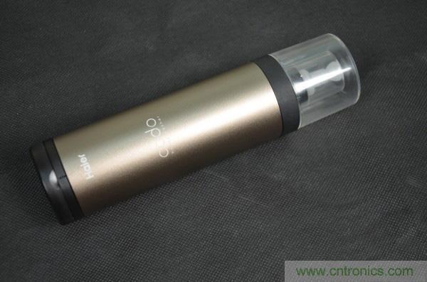 只有奶瓶大小的闪电去渍小神器 ——海尔咕咚手持式洗衣机