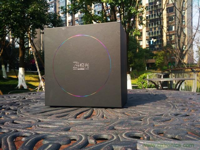 无屏电视时代已然来临，客厅你做好准备了吗？