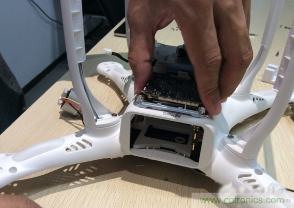 真飞机拆不着，那就来拆拆无人机“鼻祖”大疆吧！