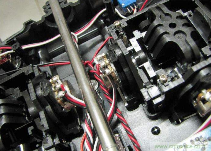 无人机 DIY 制作全过程，酷得不要不要的！