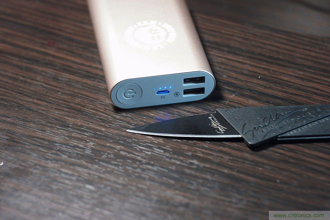 移动电源也玩双引擎？快到你想象不到