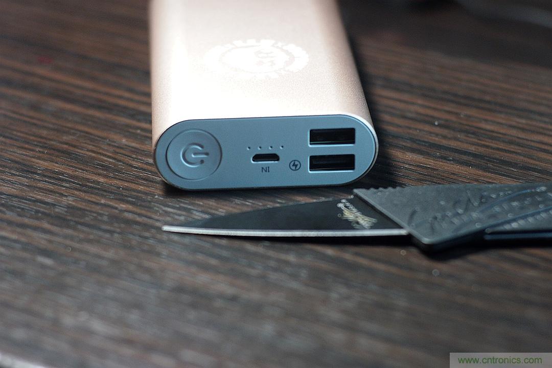 移动电源也玩双引擎？快到你想象不到